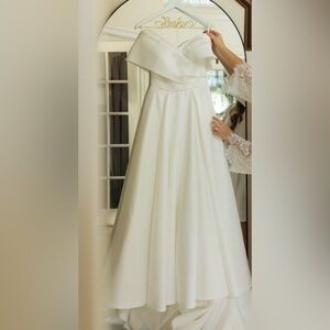 Elegant White Wedding Dress